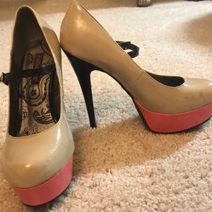 Women’s Color Block Shoes. Never worn!! Size 7.5